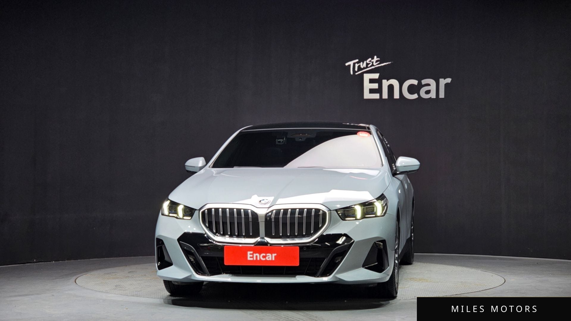 BMW 5 Series (G60) 2024 — миниатюра 3