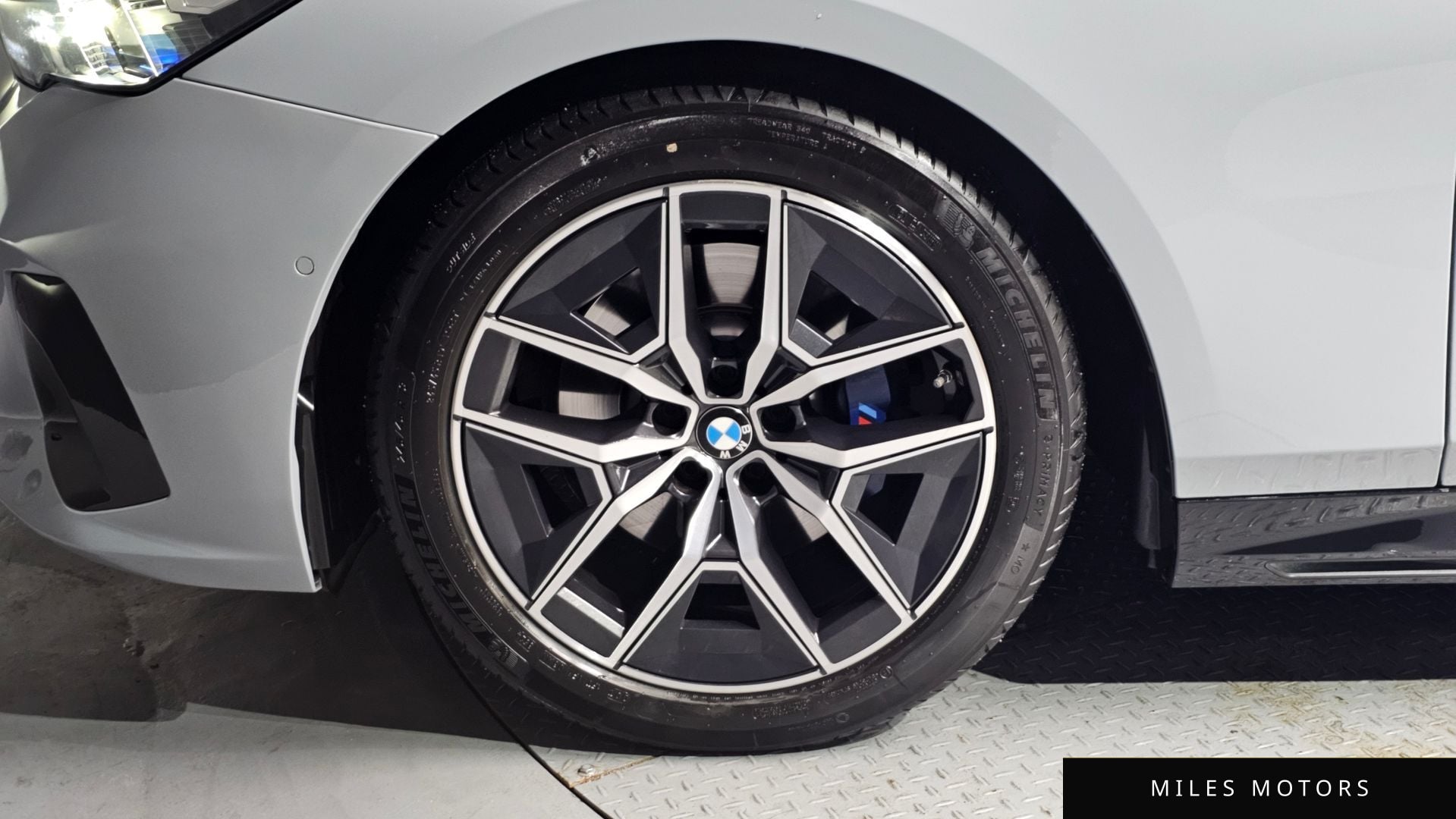 BMW 5 Series (G60) 2024 — миниатюра 5