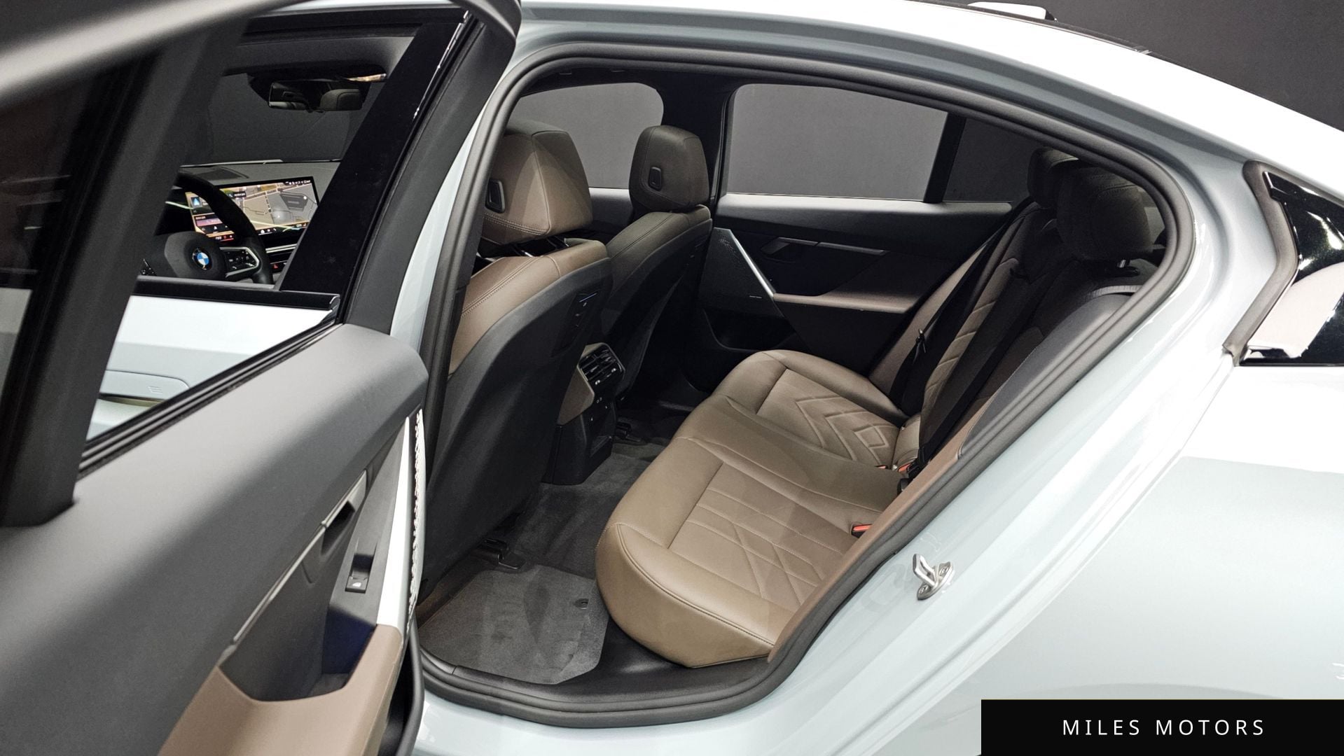 BMW 5 Series (G60) 2024 — миниатюра 12