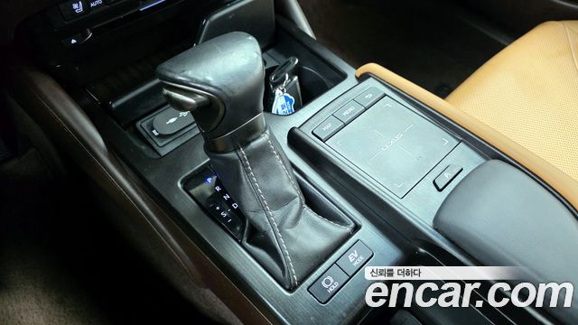 Лексус ES300h 2019 — миниатюра 9
