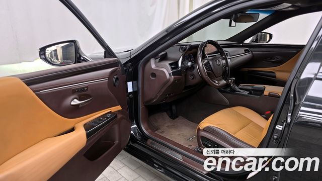 Лексус ES300h 2019 — миниатюра 10