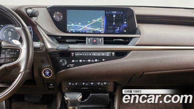 Лексус ES300h 2019 — миниатюра 14