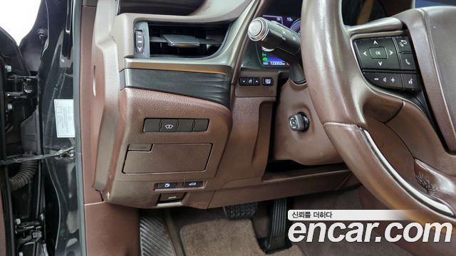 Лексус ES300h 2019 — миниатюра 16