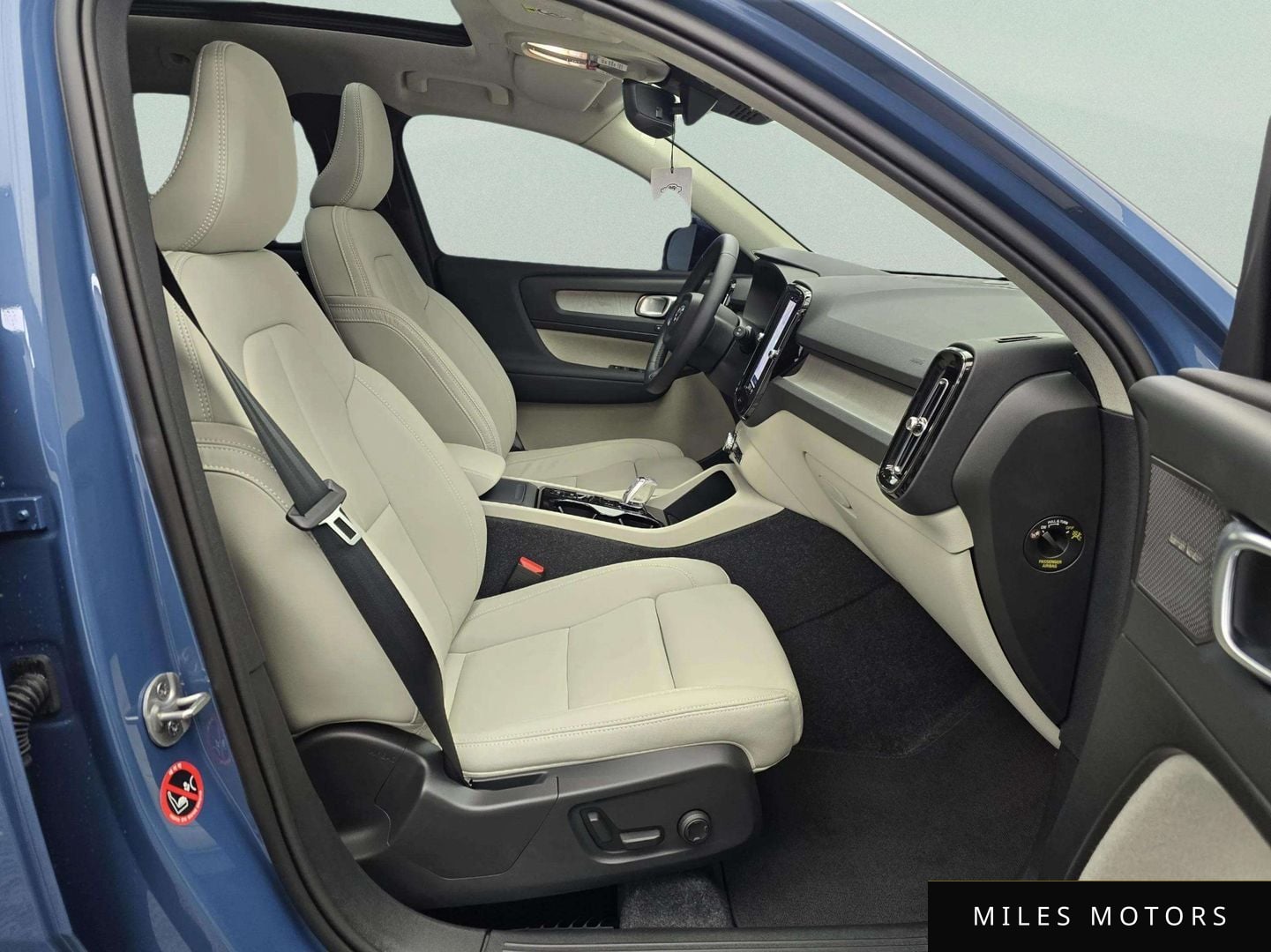 Volvo XC40 2025 — миниатюра 9