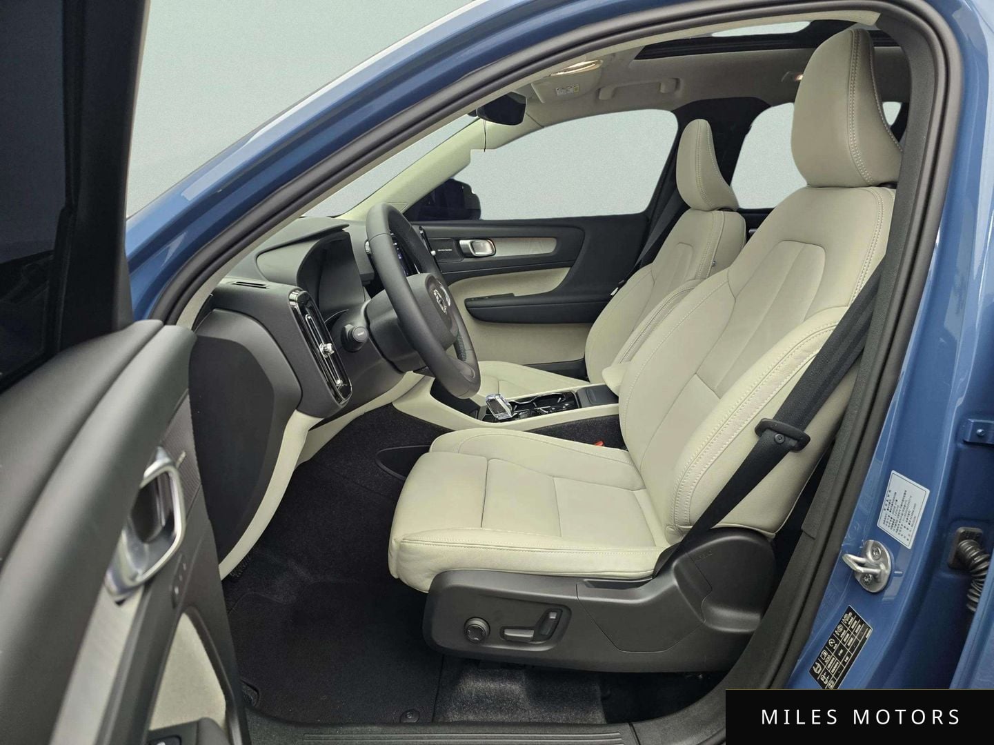 Volvo XC40 2025 — миниатюра 10