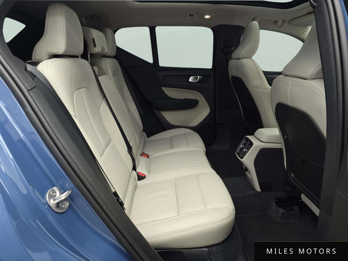Volvo XC40 2025 — миниатюра 11