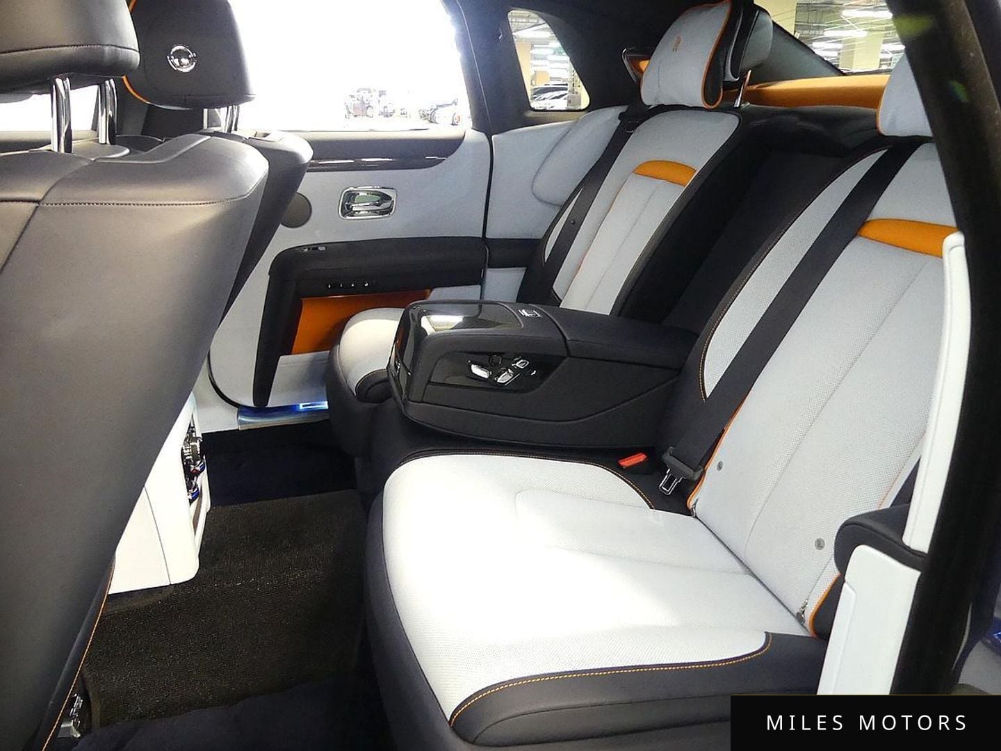 Rolls-Royce 고스트 2023 — миниатюра 9