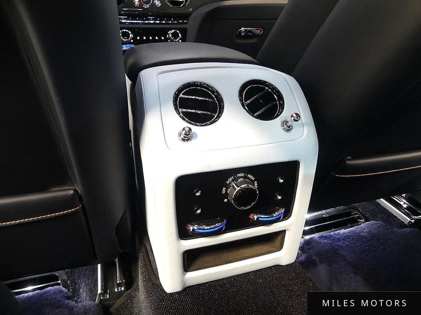 Rolls-Royce 고스트 2023 — миниатюра 17