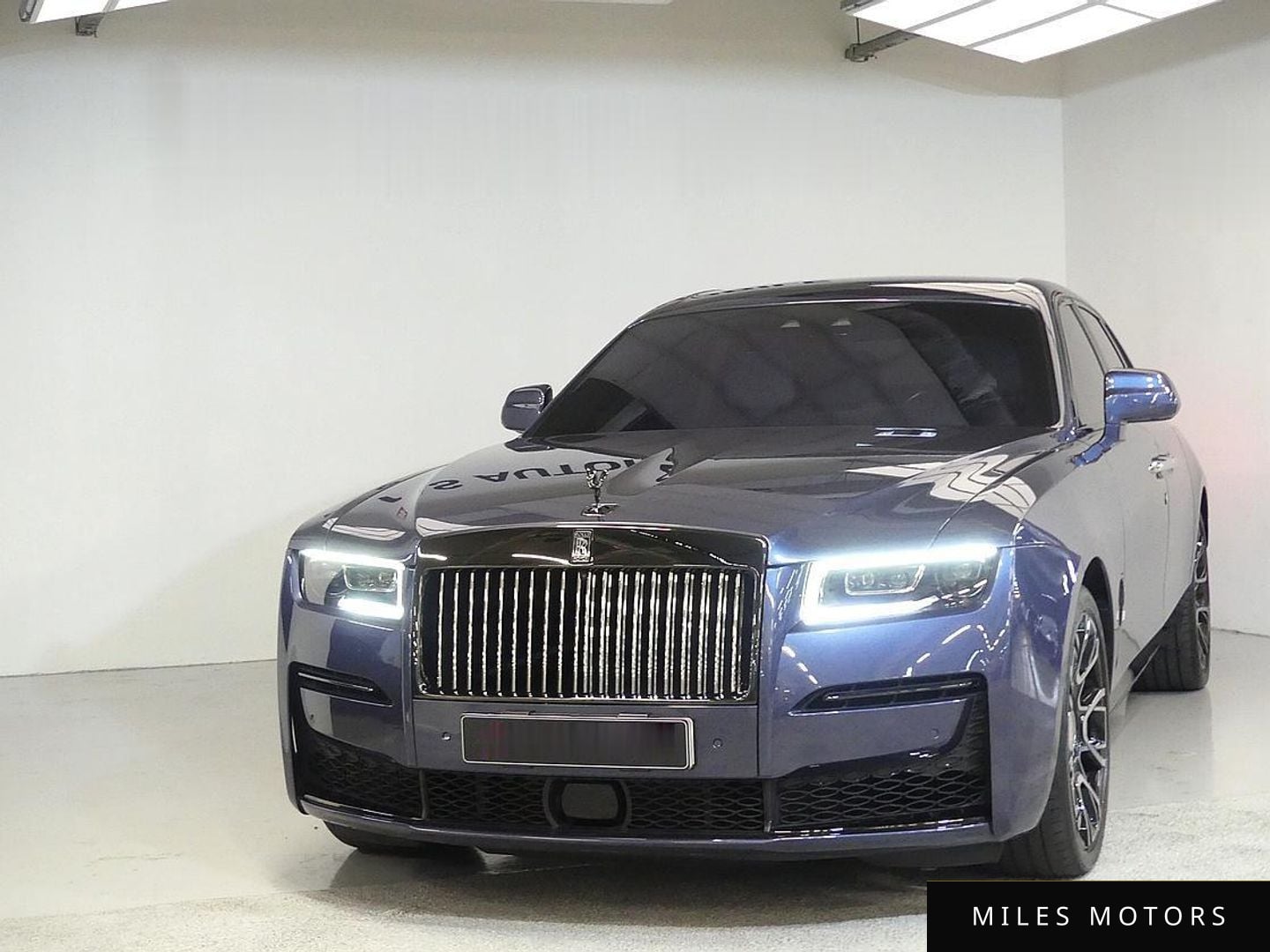 Rolls-Royce 고스트 2023 — миниатюра 19