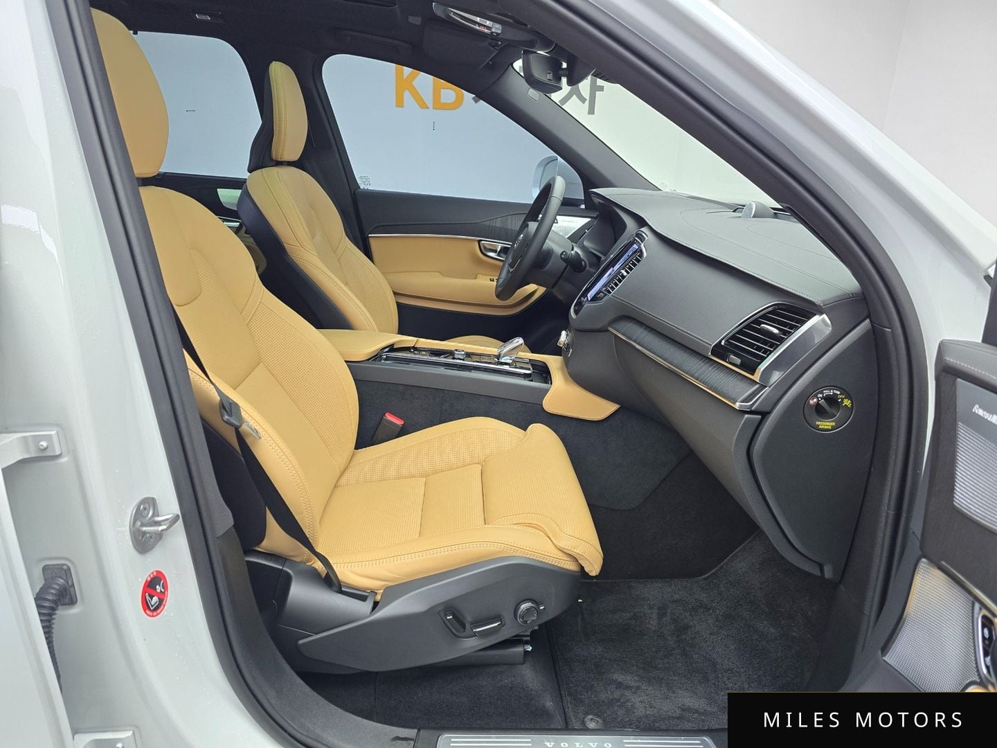 Volvo XC90 2025 — миниатюра 11