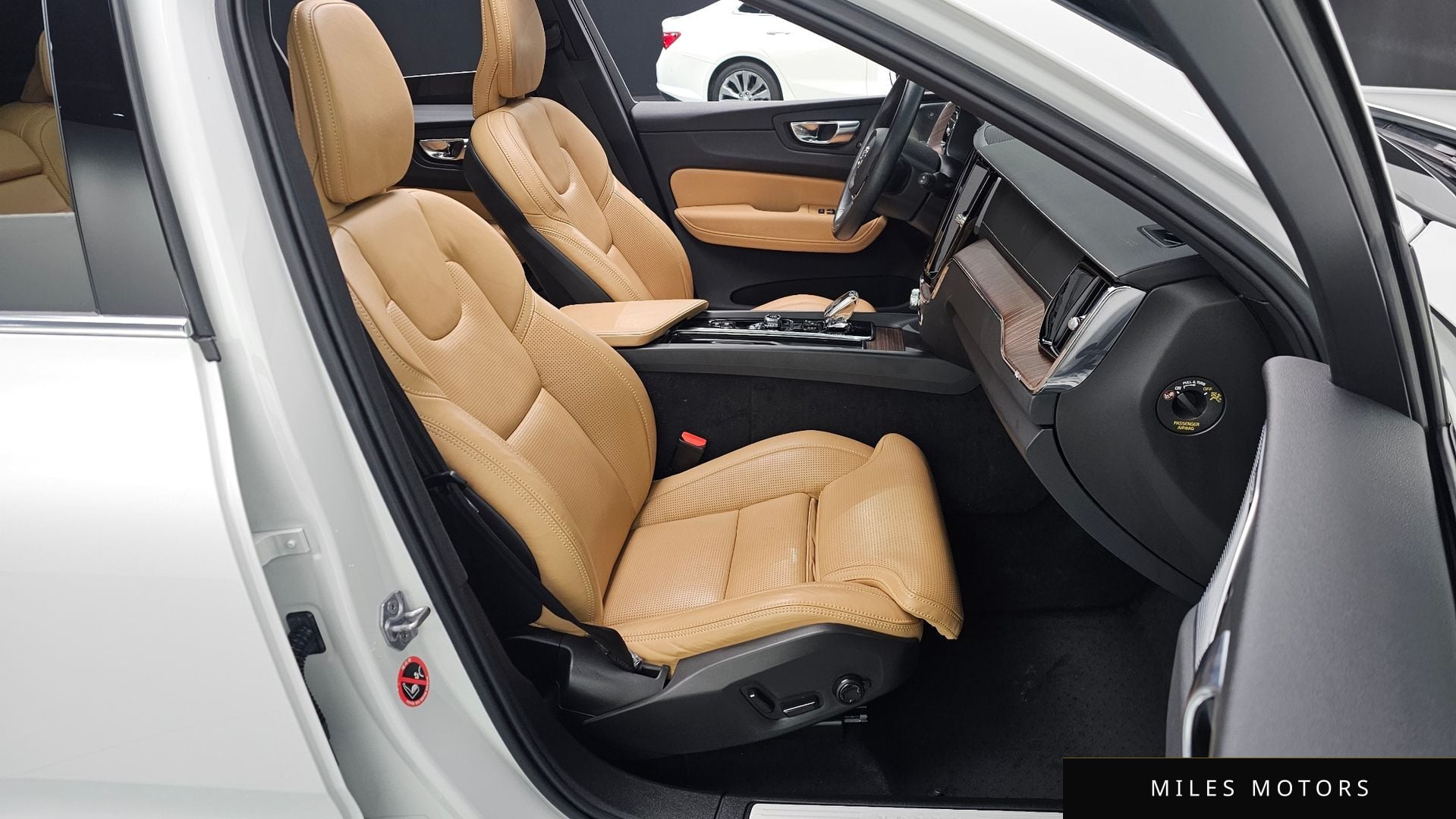 Volvo XC60 2021 — миниатюра 10