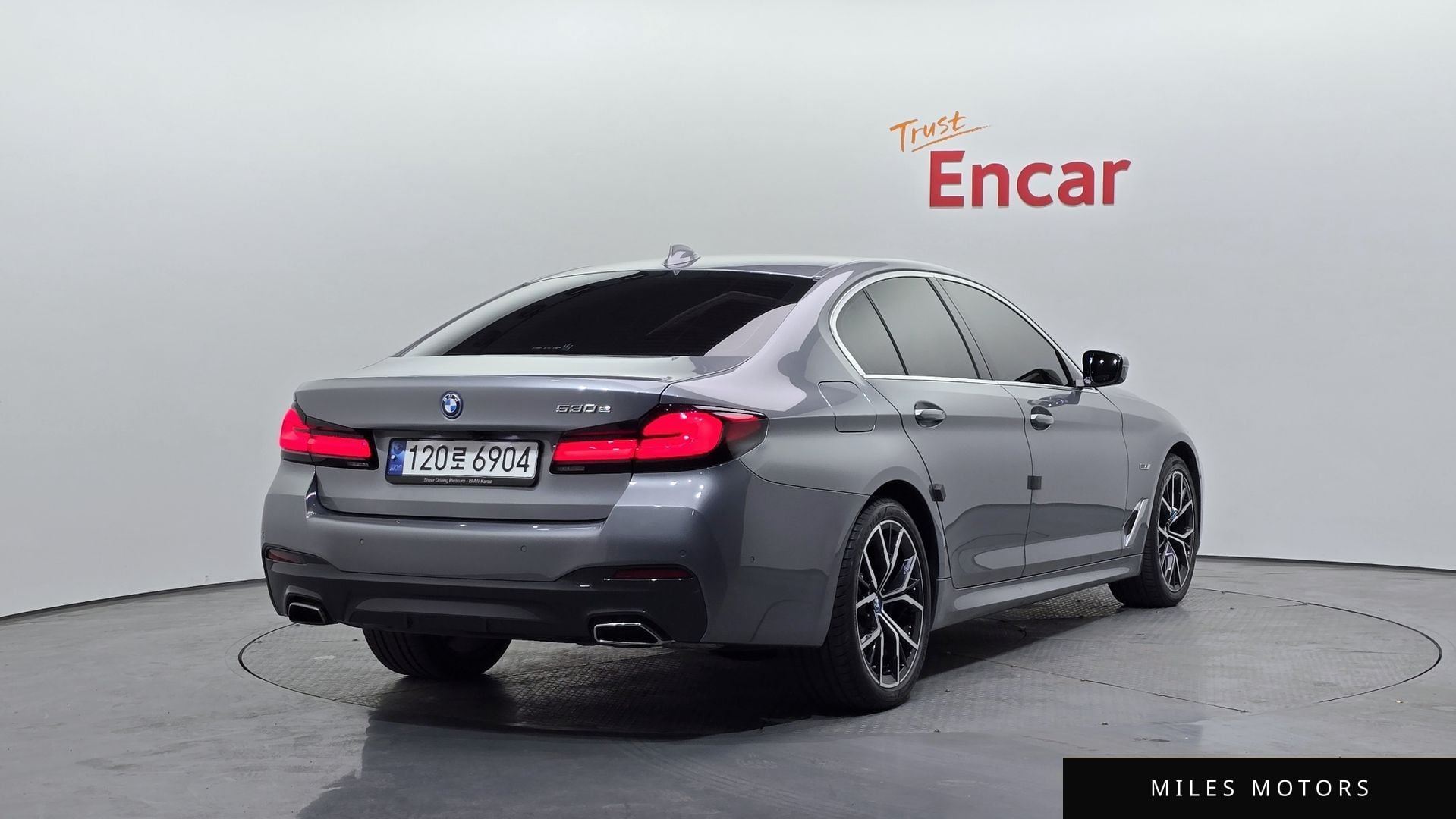 BMW 5 Series (G30) 2023 — миниатюра 2