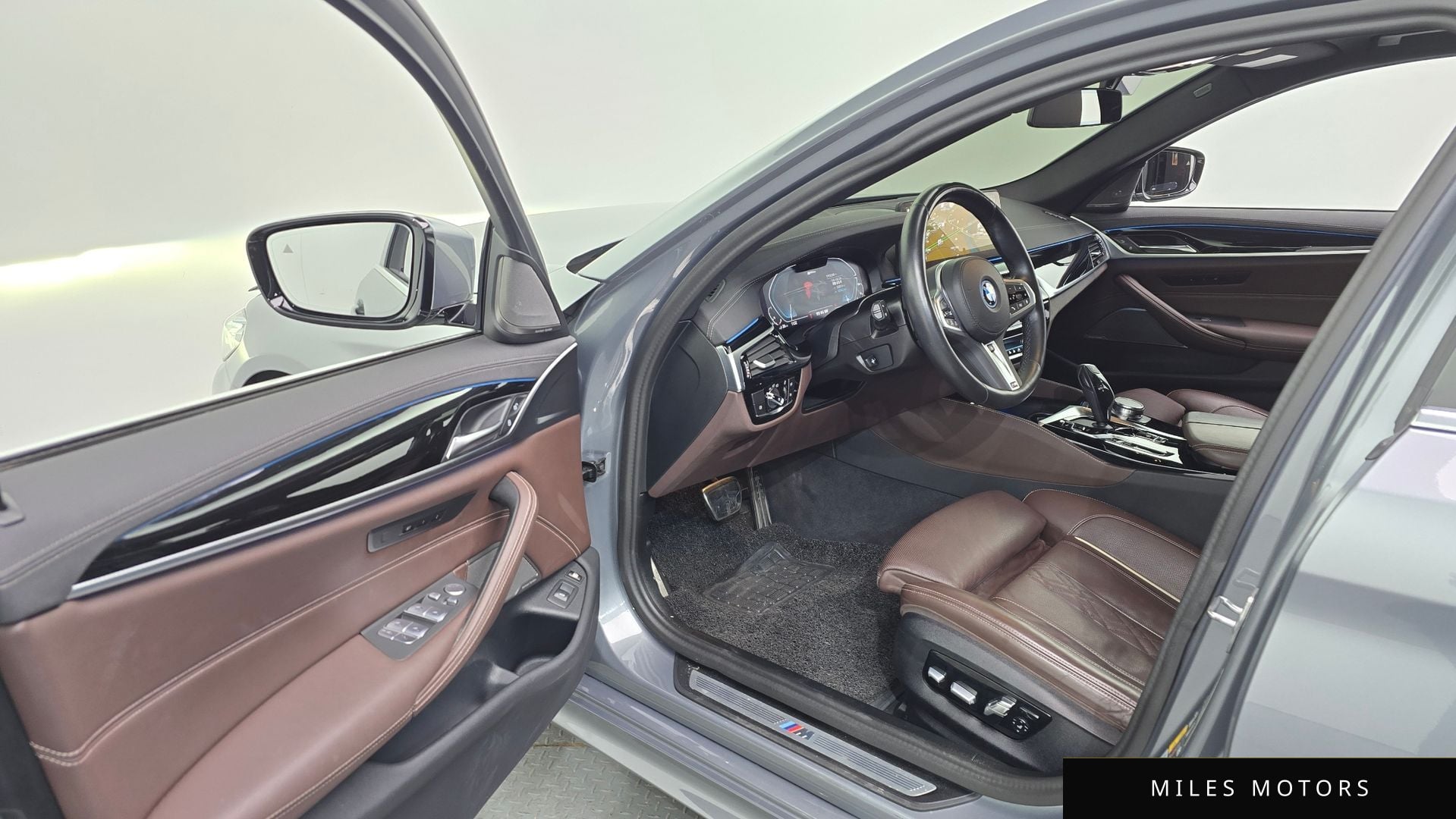 BMW 5 Series (G30) 2023 — миниатюра 10