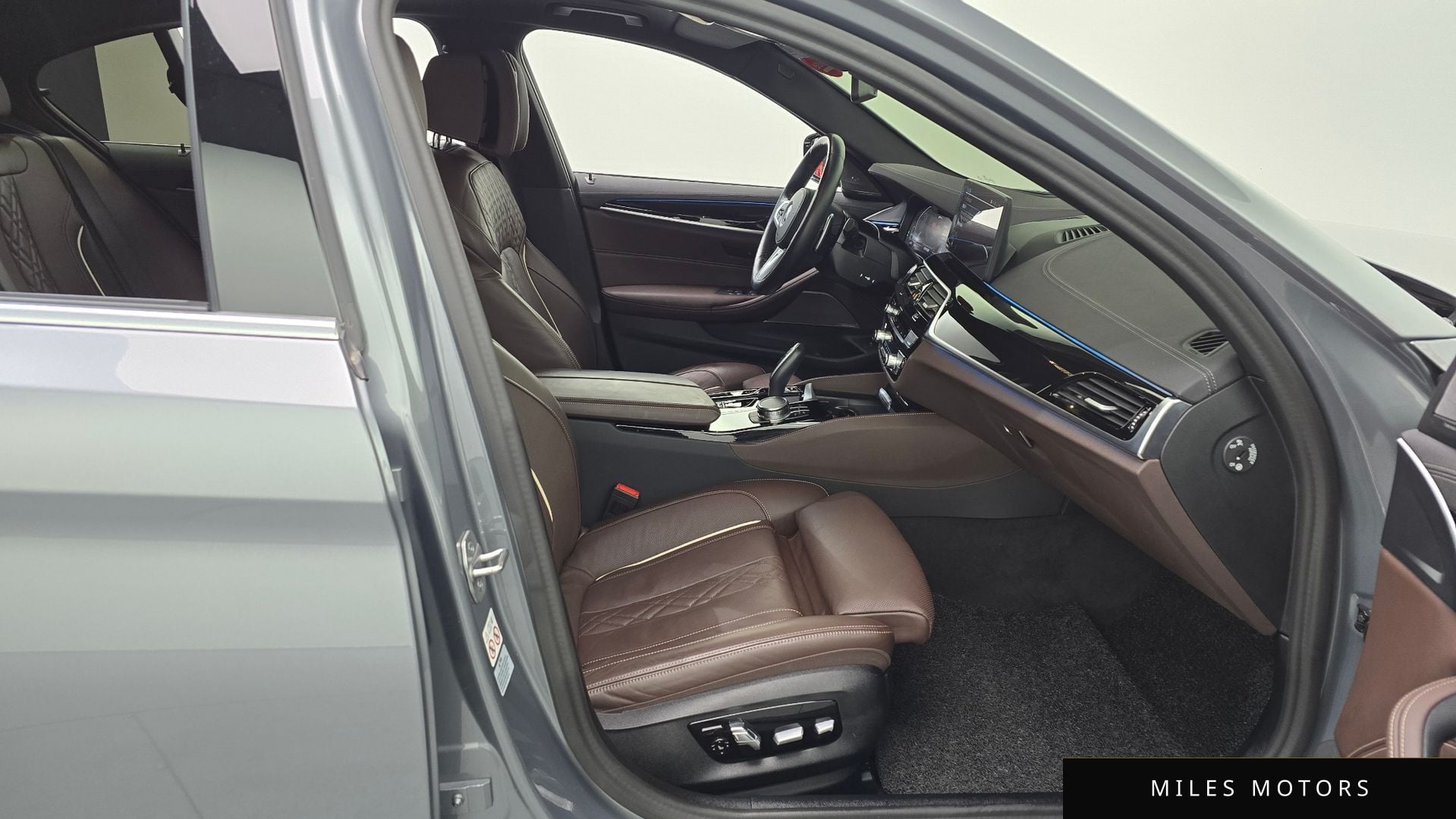 BMW 5 Series (G30) 2023 — миниатюра 11