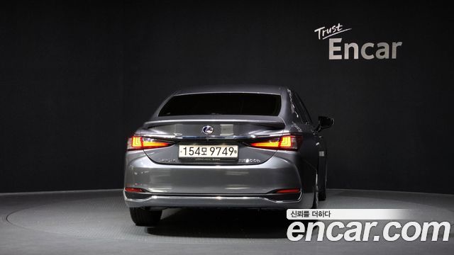 Лексус ES300h 2021 — миниатюра 4