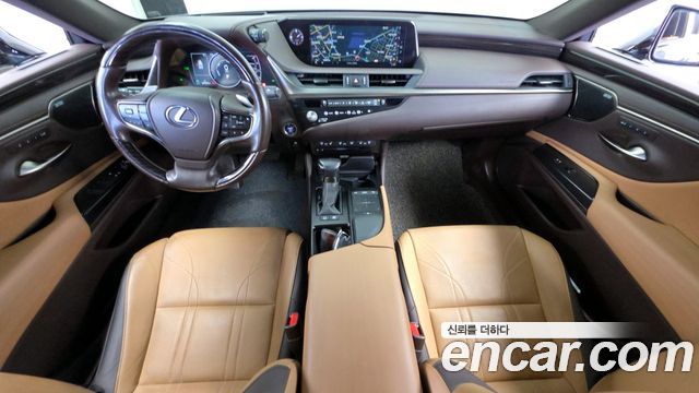 Лексус ES300h 2021 — миниатюра 7