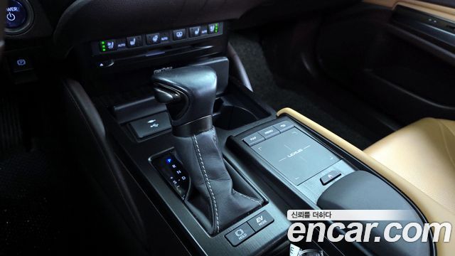 Лексус ES300h 2021 — миниатюра 9