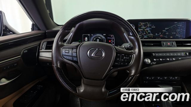 Лексус ES300h 2021 — миниатюра 13