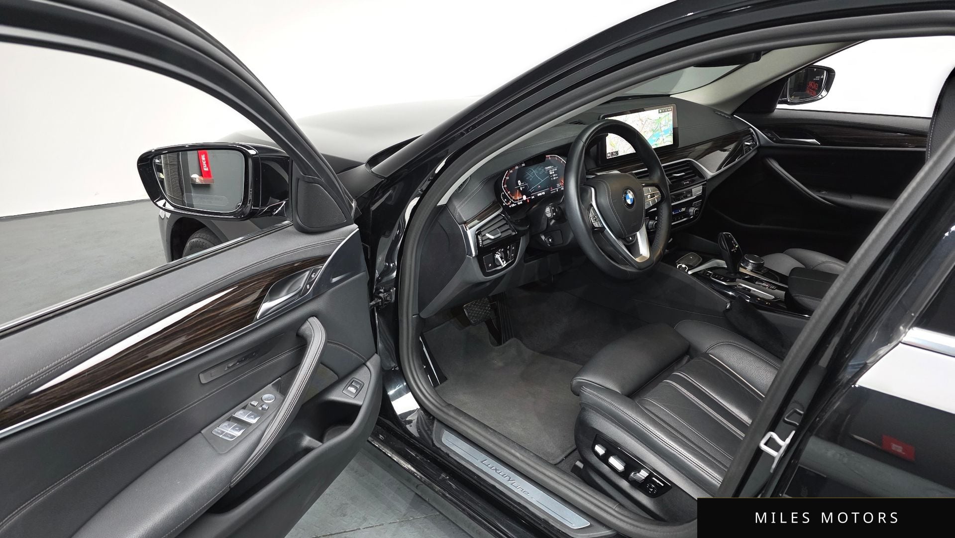 BMW 5 Series (G30) 2023 — миниатюра 10