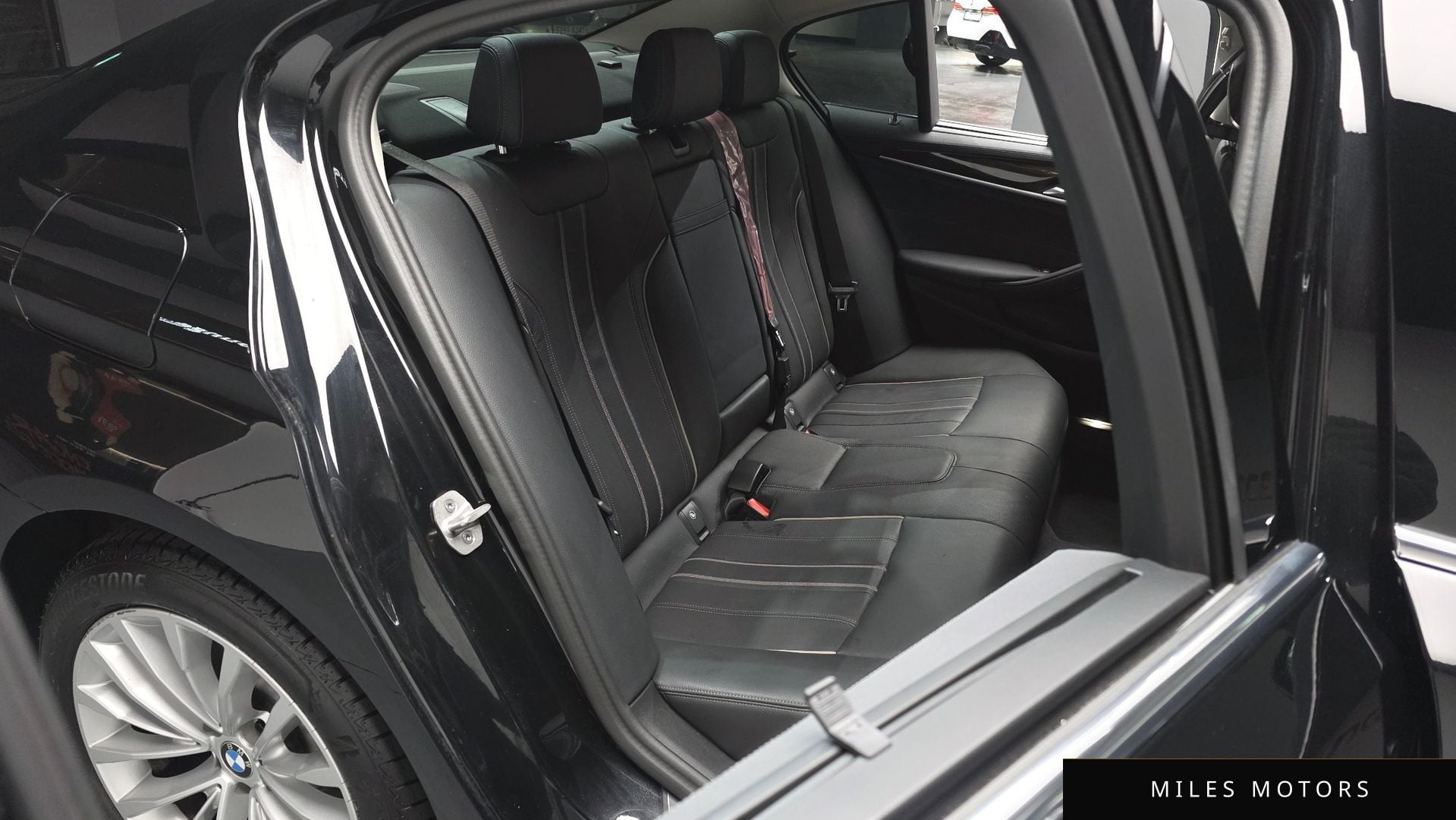 BMW 5 Series (G30) 2023 — миниатюра 11