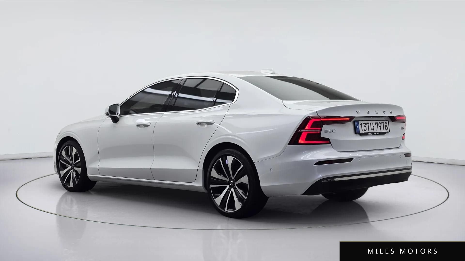 Volvo S60 2023 — миниатюра 4