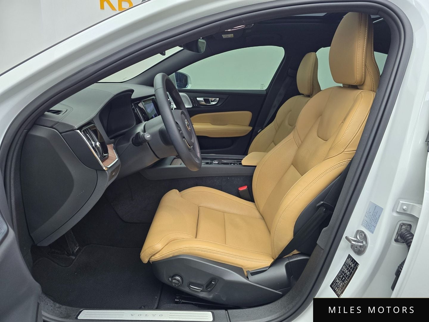 Volvo S60 2023 — миниатюра 10