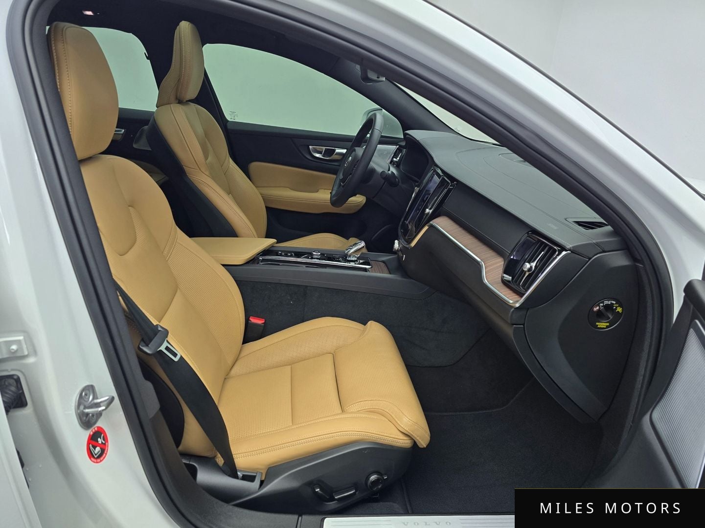 Volvo S60 2023 — миниатюра 11
