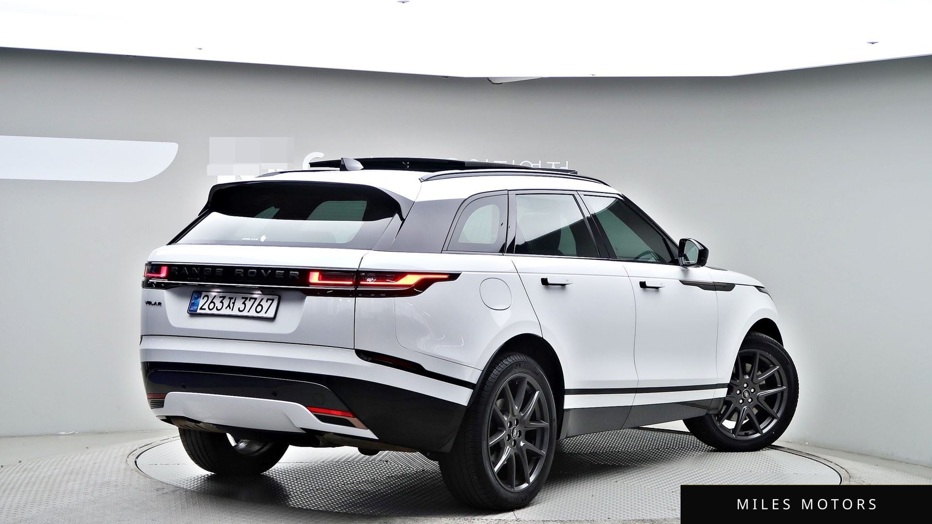 Land Rover Range Rover Velar 2025 — миниатюра 2