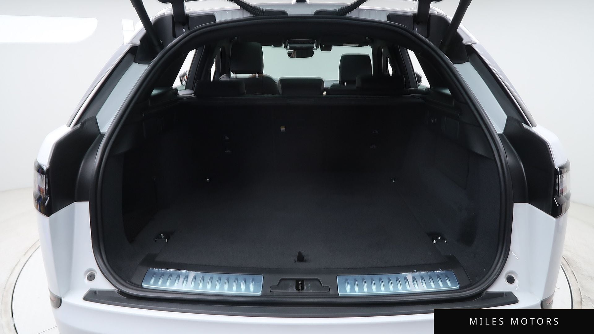 Land Rover Range Rover Velar 2025 — миниатюра 12