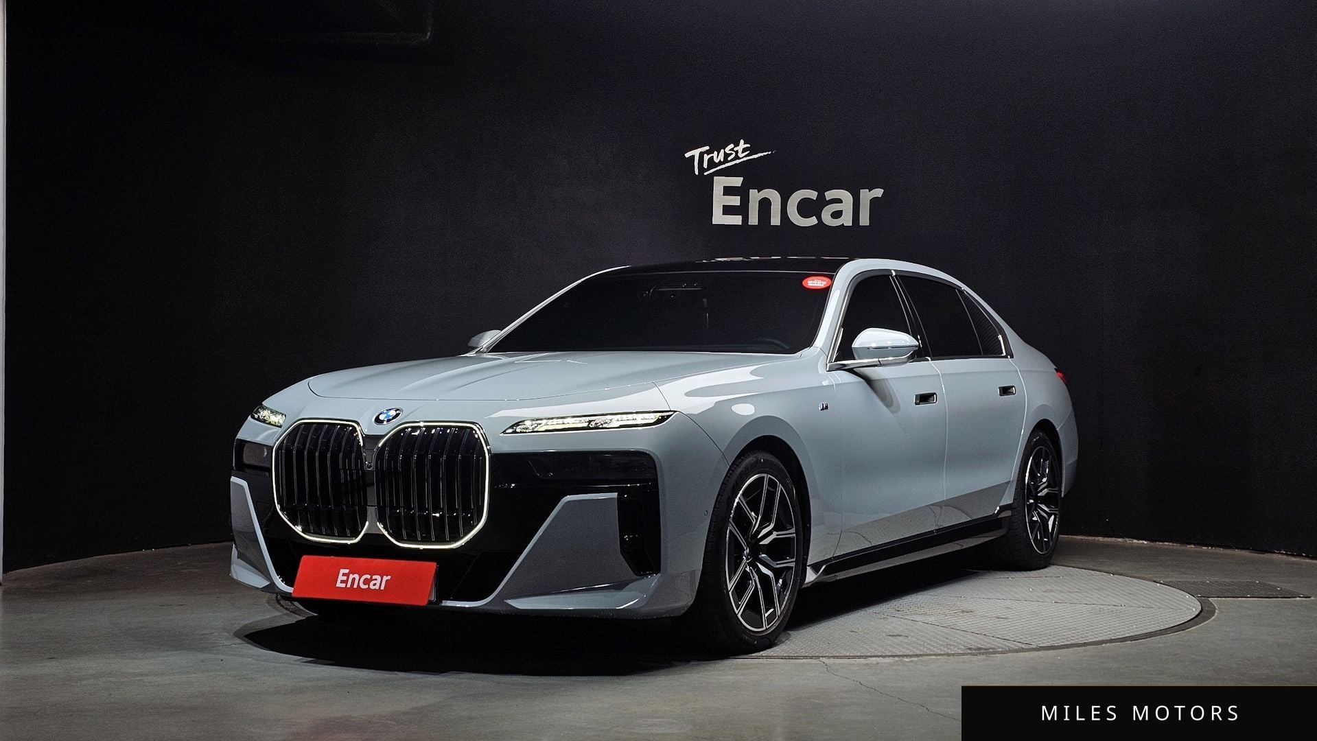 BMW 7 Series (G70) 2023 — фото 1 из 12
