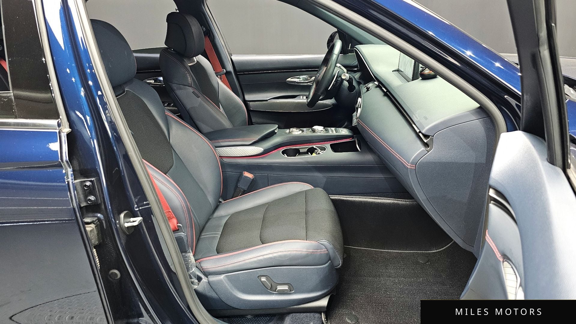 Genesis GV70 2022 — миниатюра 11