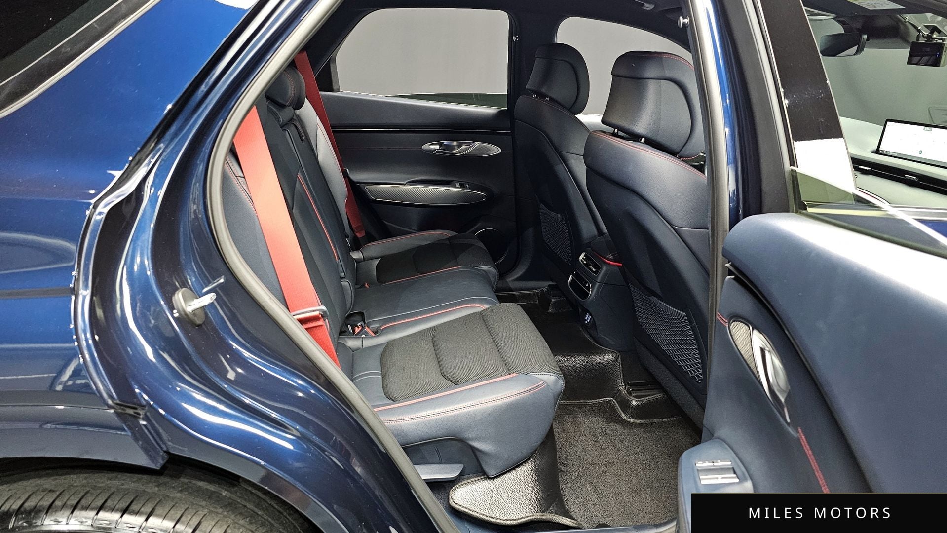 Genesis GV70 2022 — миниатюра 12