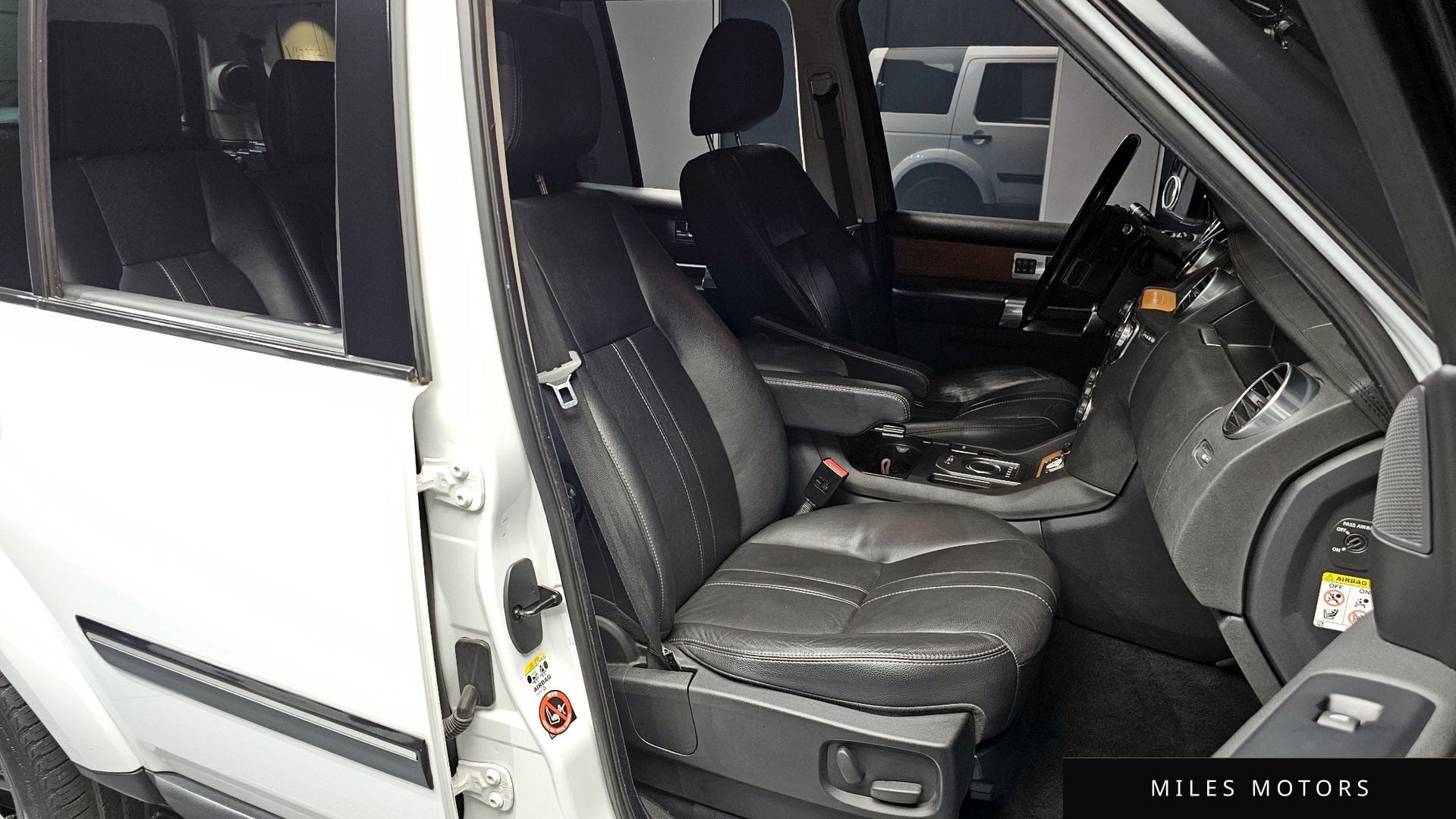 Land Rover Discovery 2013 — миниатюра 10