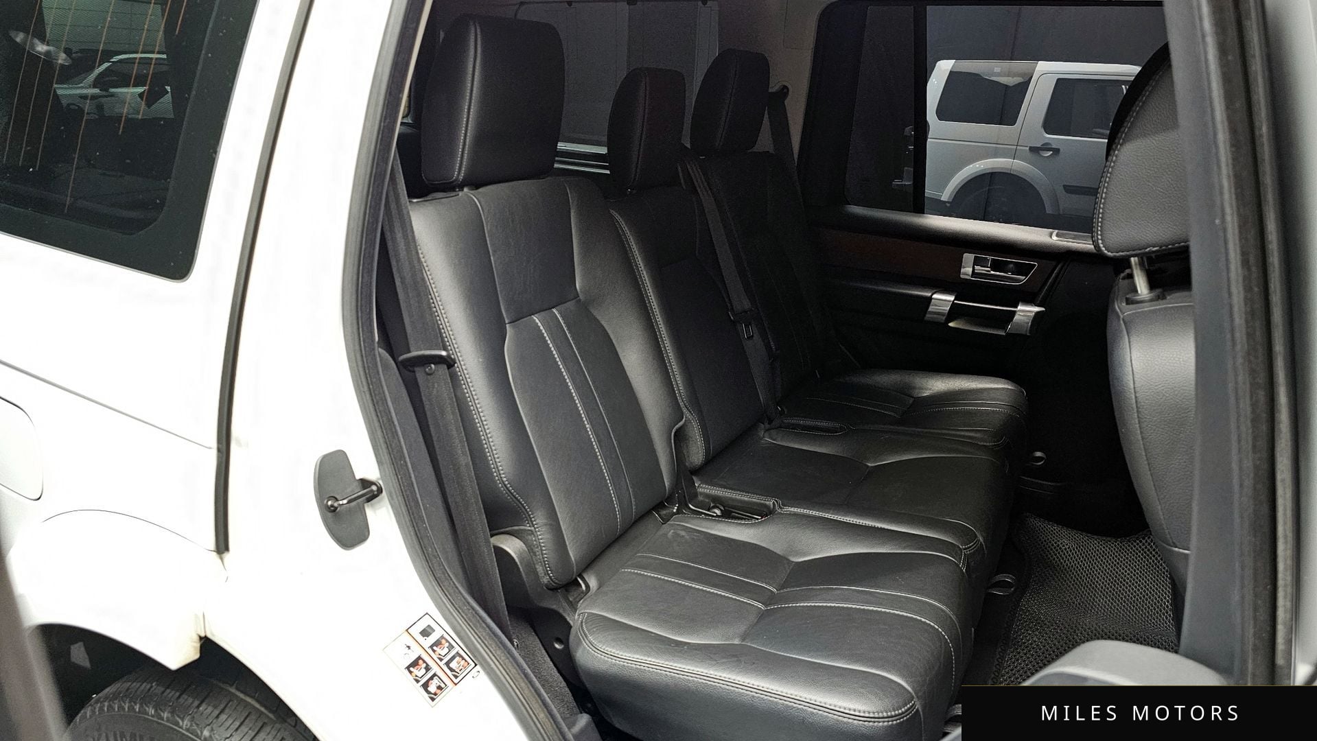 Land Rover Discovery 2013 — миниатюра 12