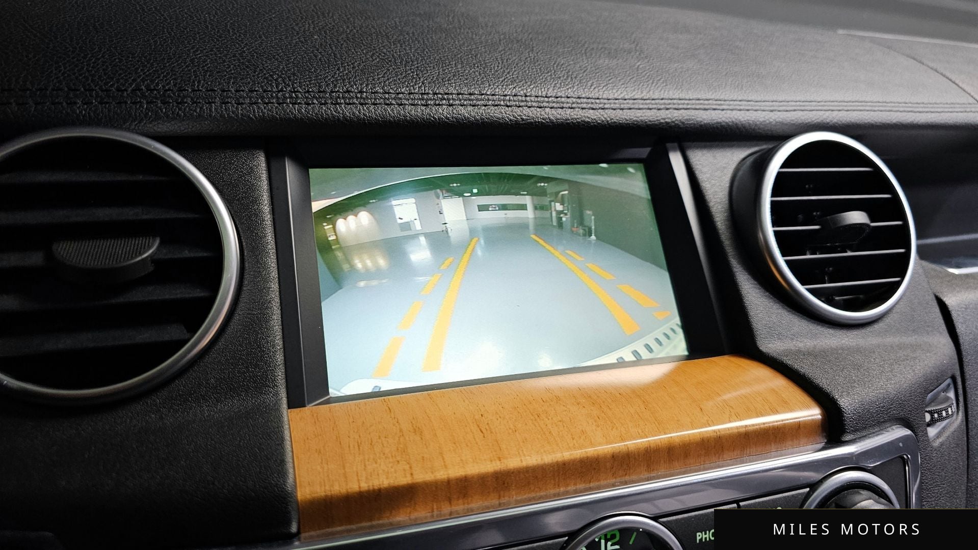 Land Rover Discovery 2013 — миниатюра 15
