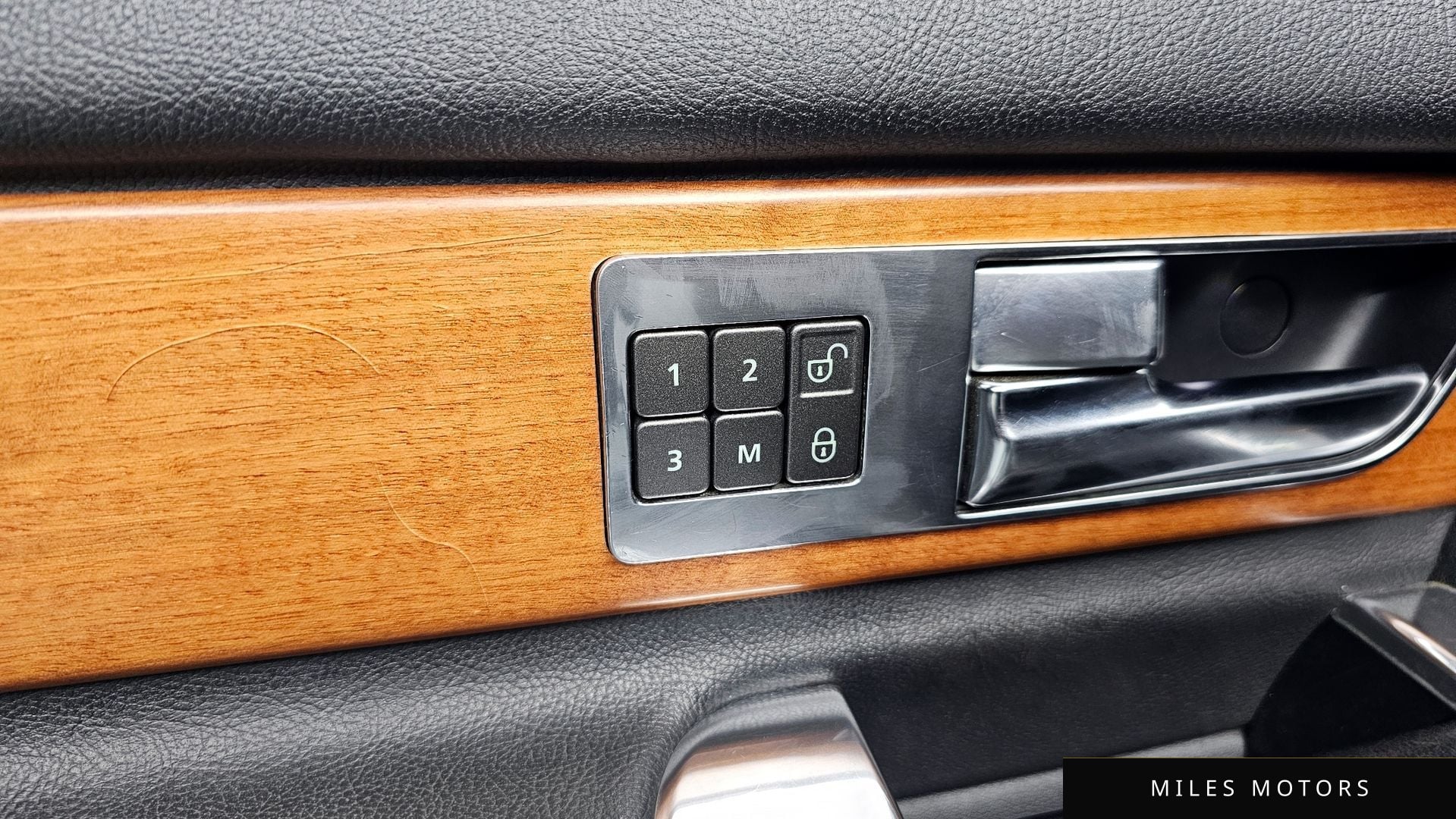 Land Rover Discovery 2013 — миниатюра 16