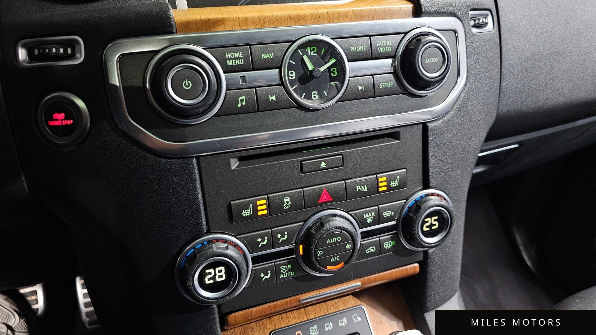Land Rover Discovery 2013 — миниатюра 17