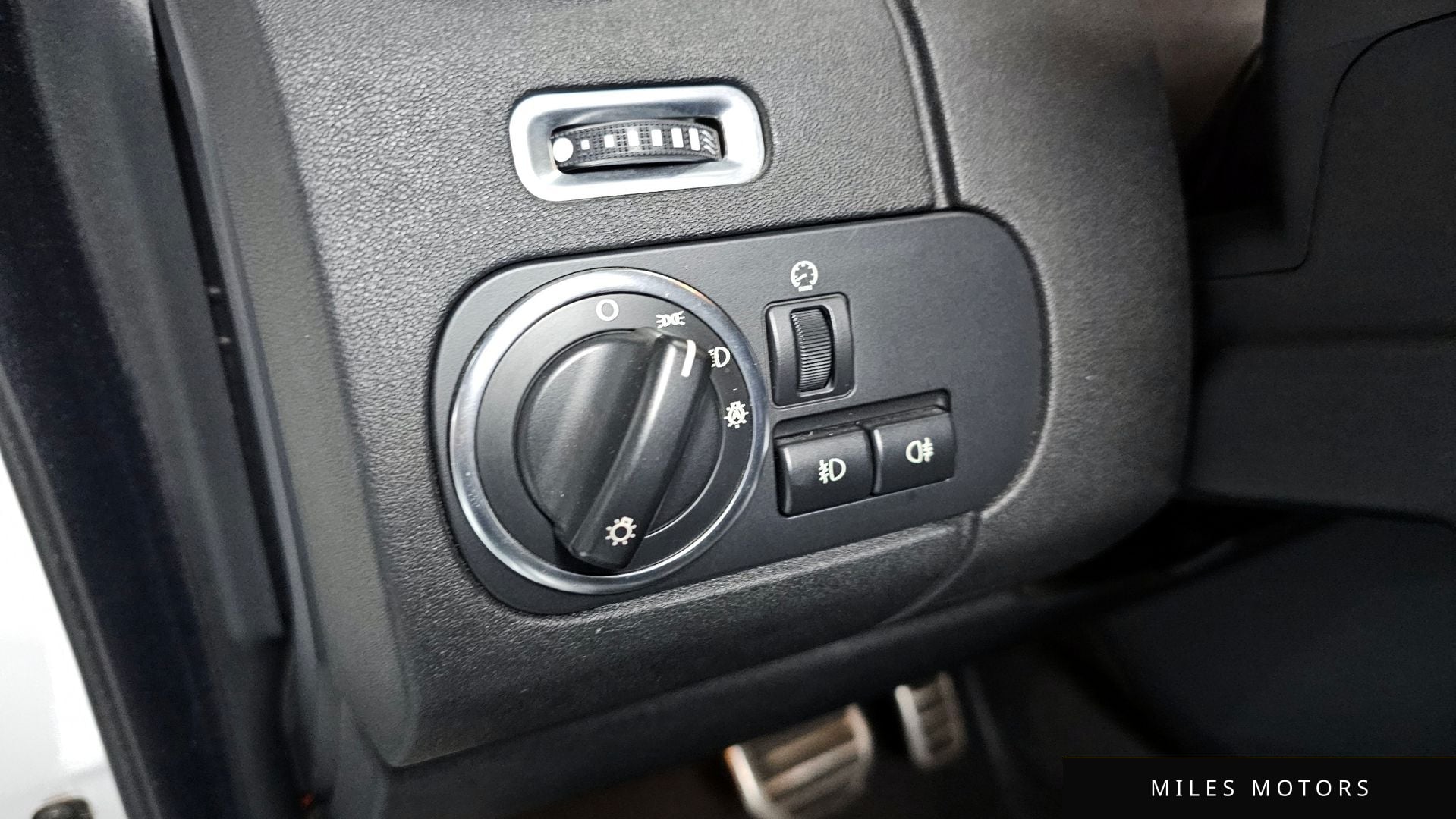 Land Rover Discovery 2013 — миниатюра 18