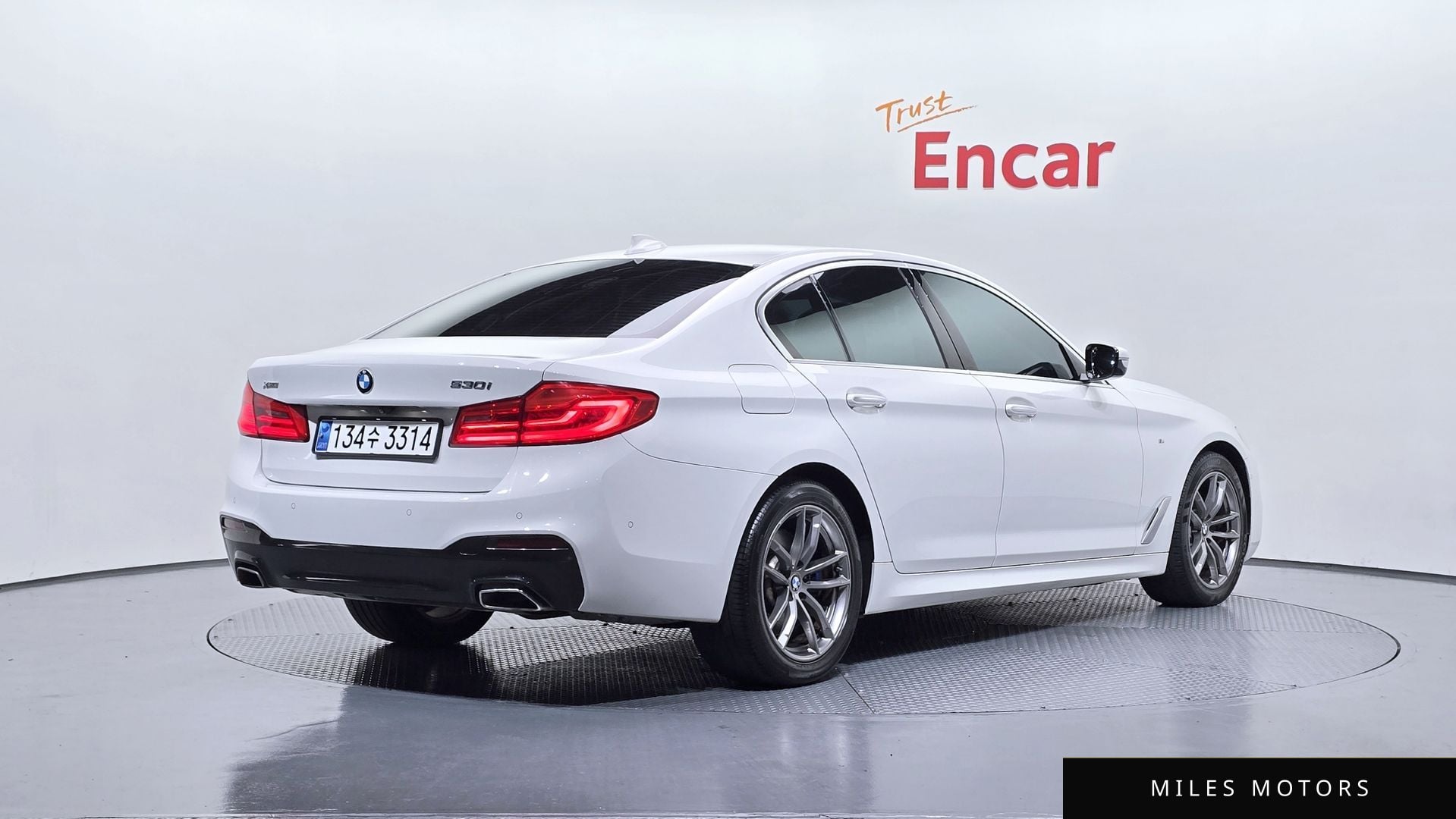 BMW 5 Series (G30) 2018 — миниатюра 2