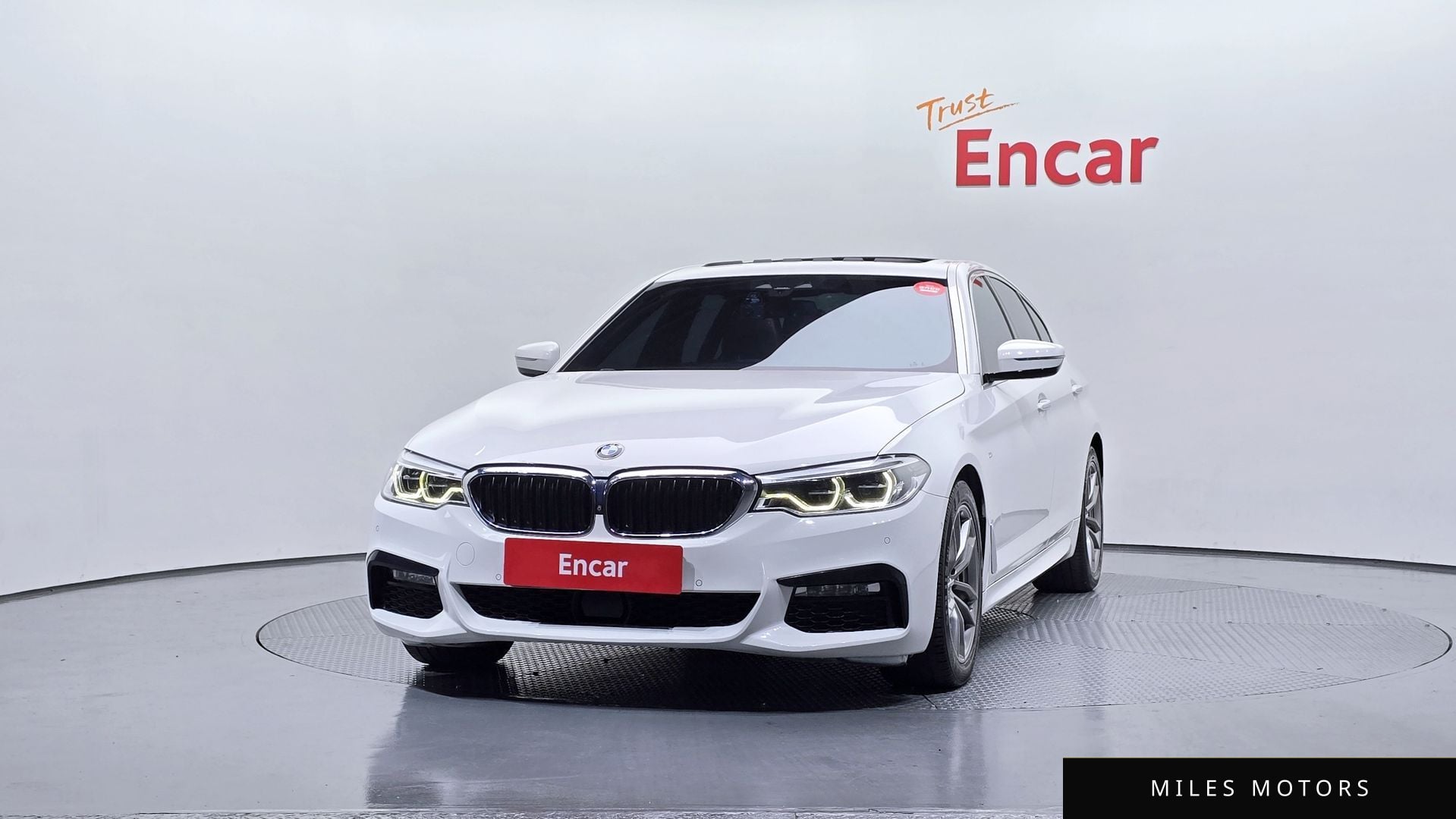 BMW 5 Series (G30) 2018 — миниатюра 3