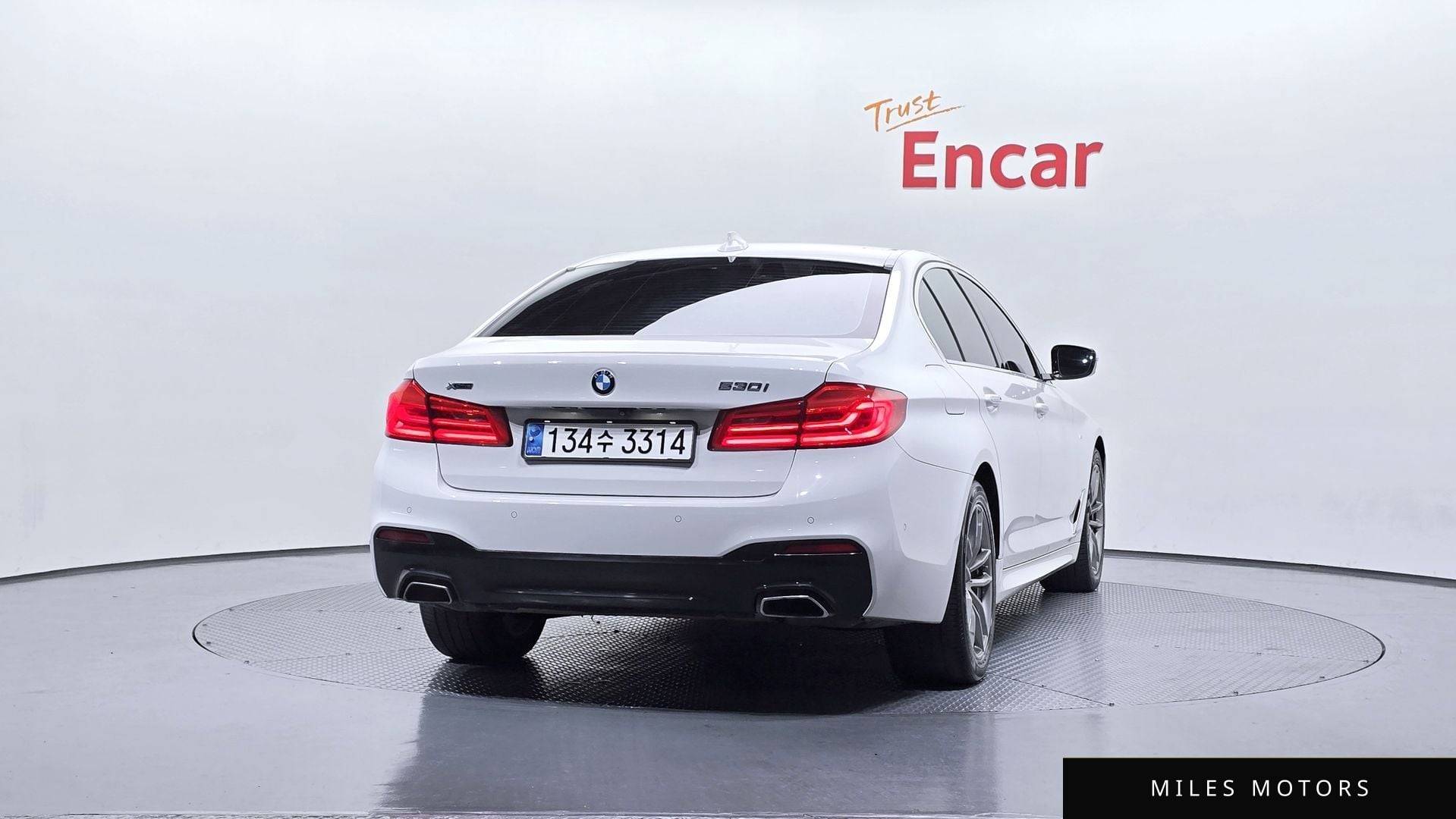 BMW 5 Series (G30) 2018 — миниатюра 4
