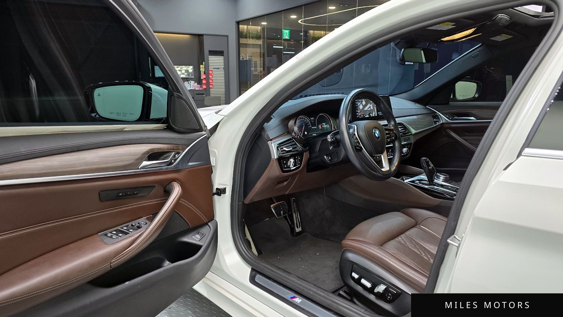 BMW 5 Series (G30) 2018 — миниатюра 11