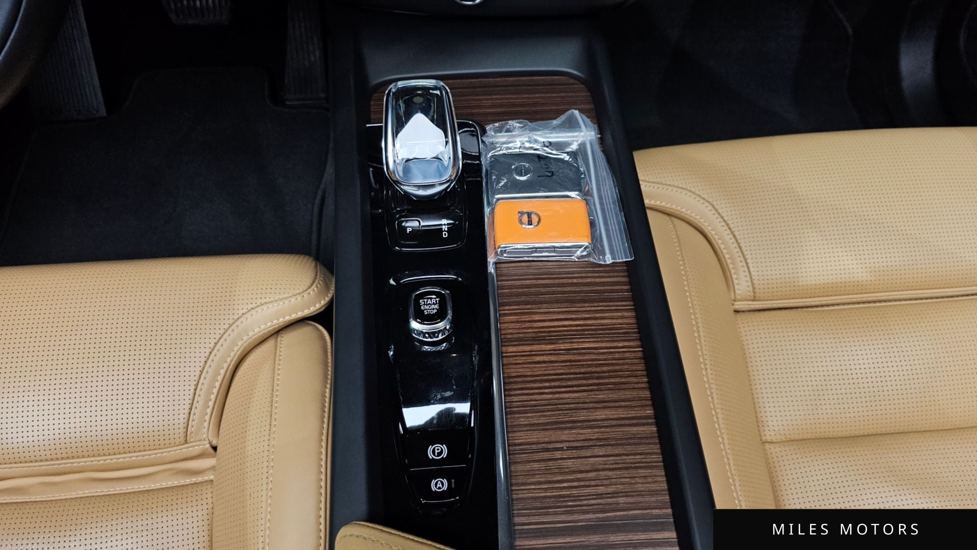 Volvo XC60 2022 — миниатюра 9