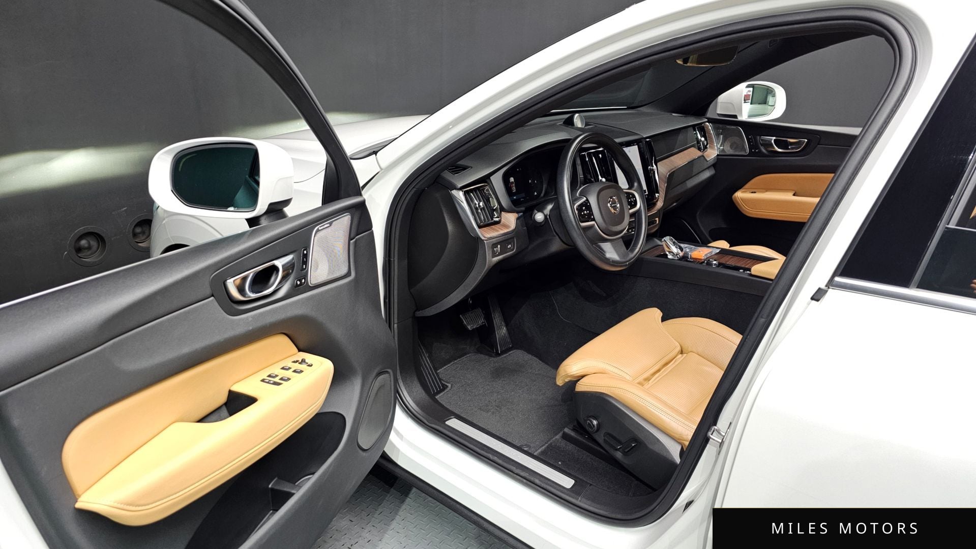 Volvo XC60 2022 — миниатюра 10