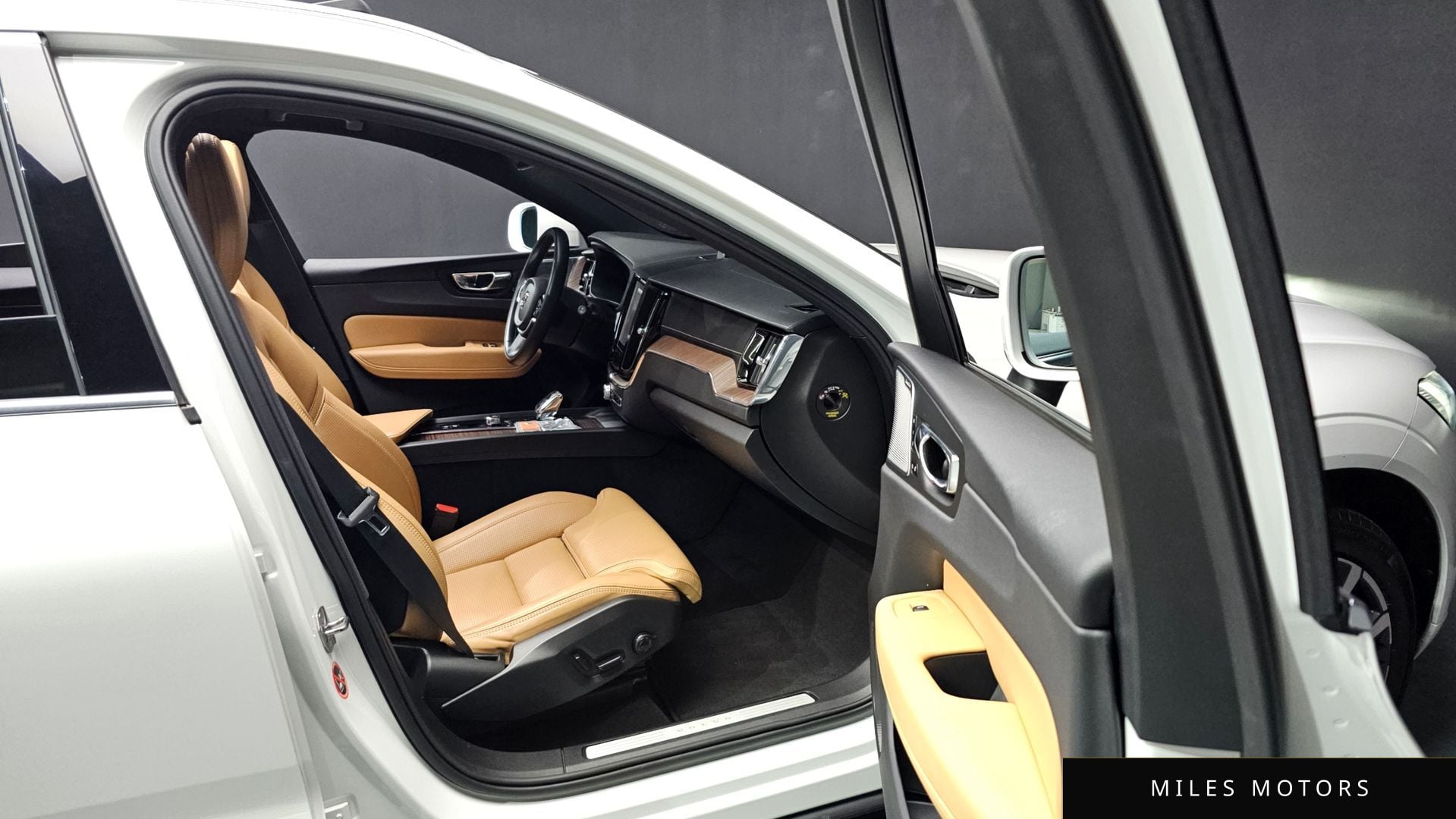 Volvo XC60 2022 — миниатюра 11