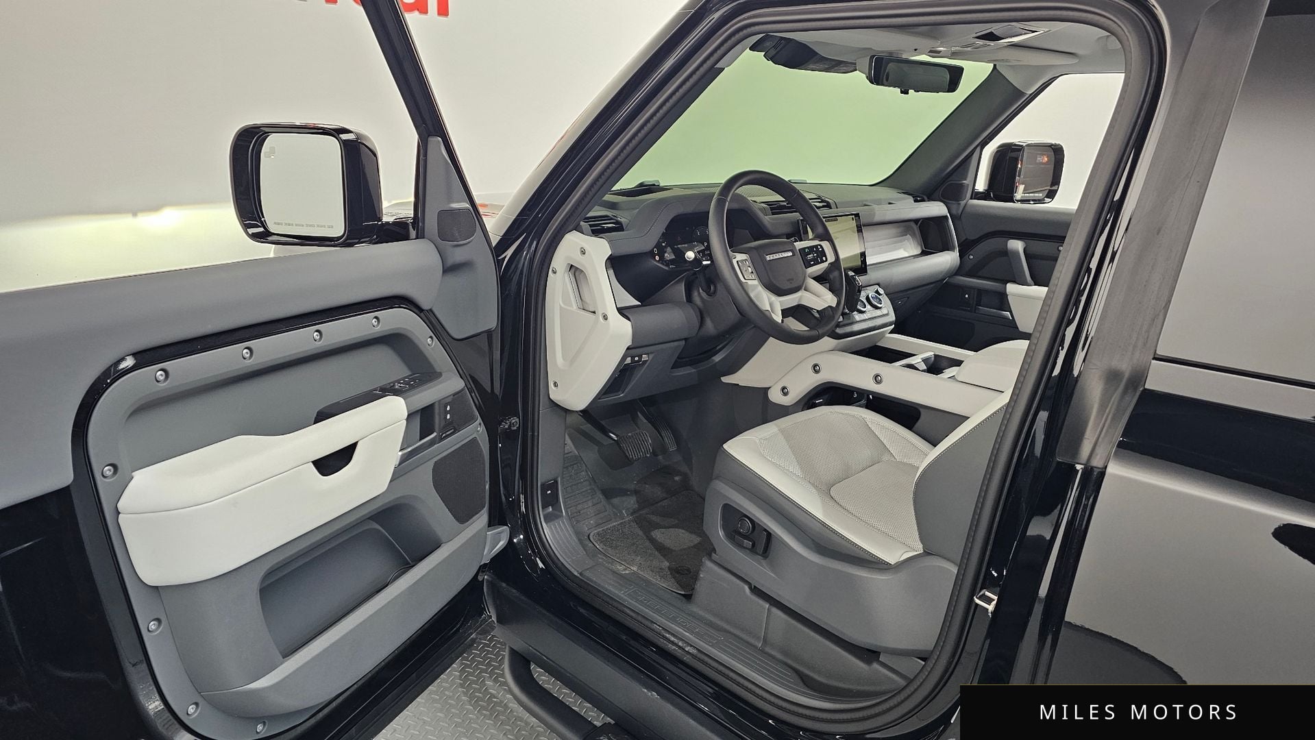 Land Rover Defender 2025 — миниатюра 10