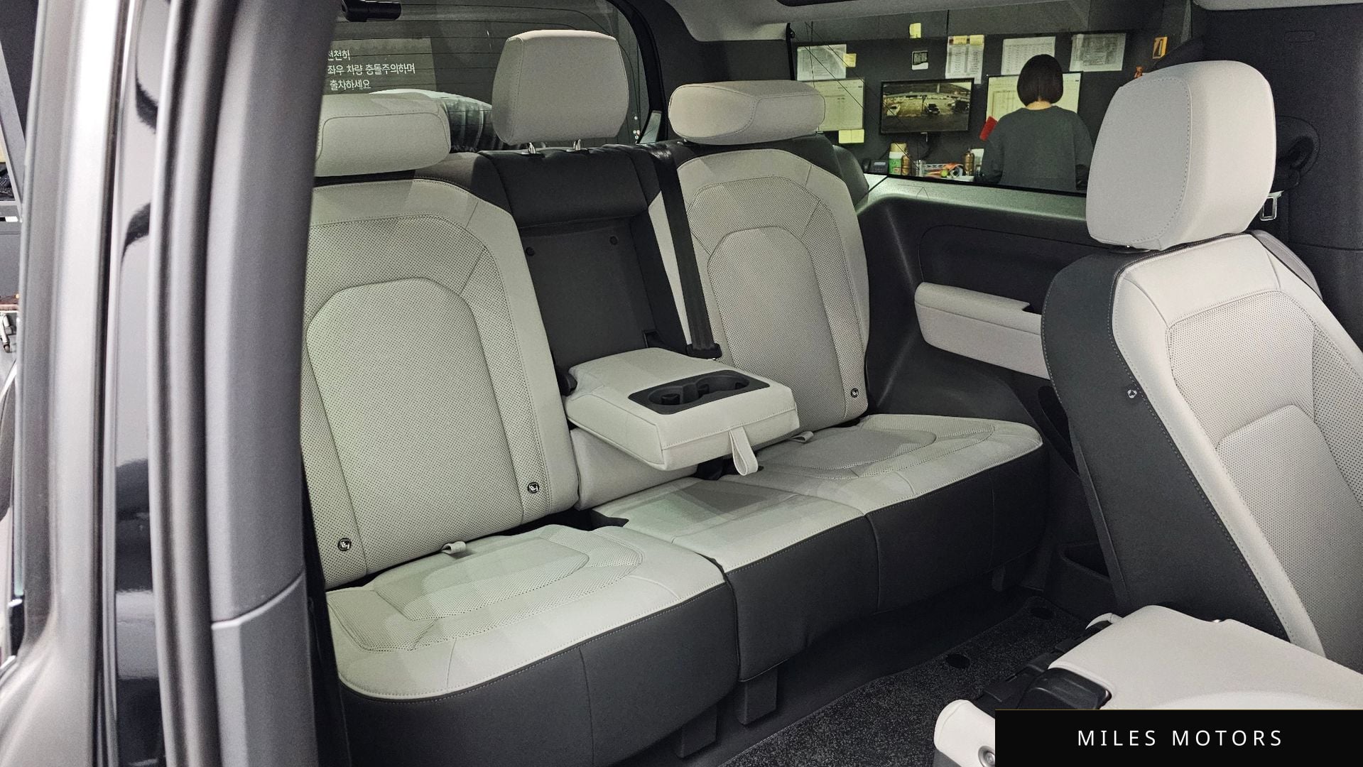 Land Rover Defender 2025 — миниатюра 12