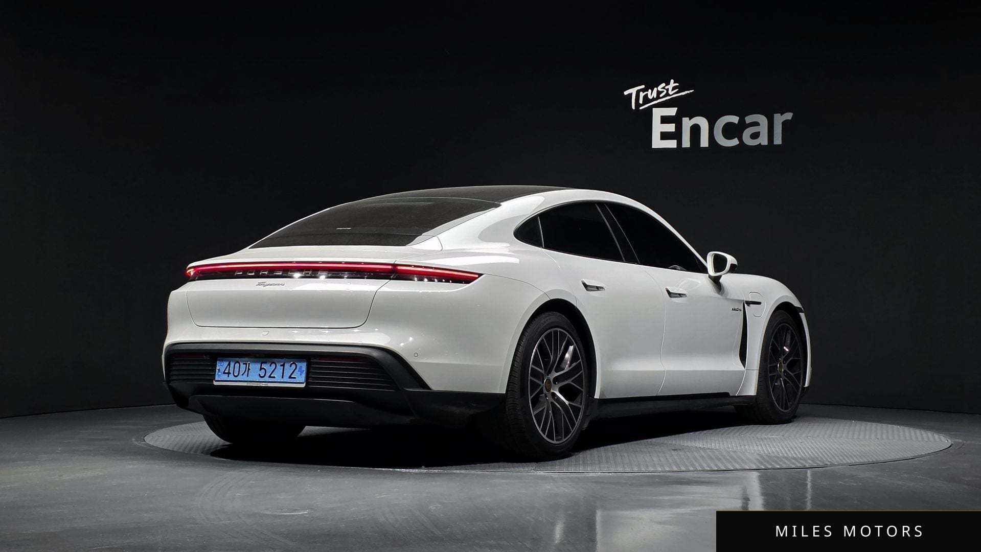 Porsche Taycan 2023 — миниатюра 2