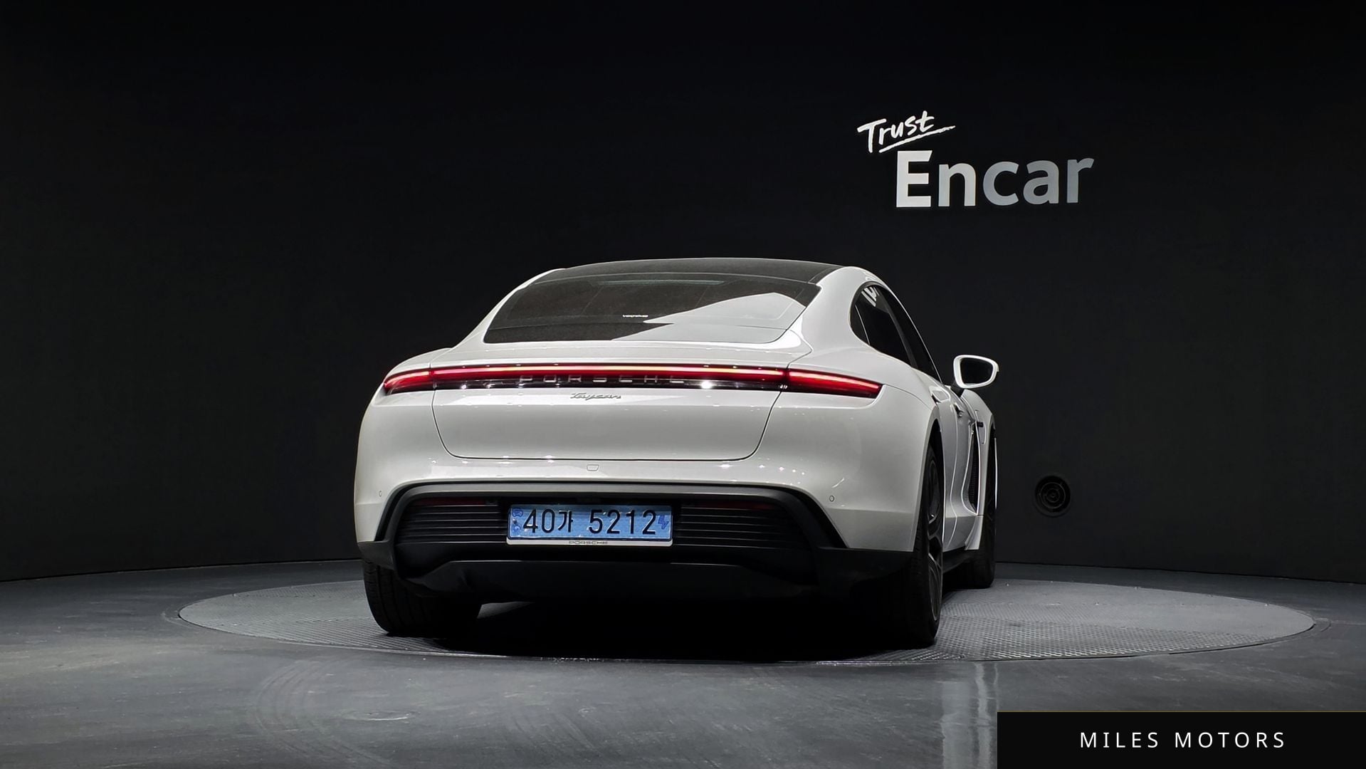 Porsche Taycan 2023 — миниатюра 4