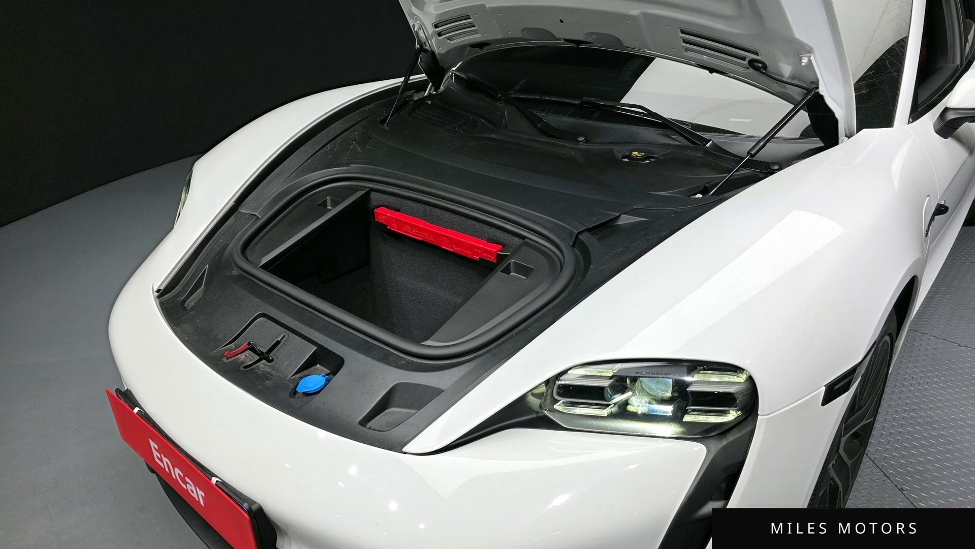 Porsche Taycan 2023 — миниатюра 6